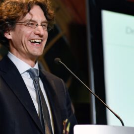 Freiburger Humangenetiker Prof. Carsten Bergmann erhält Dr. Holger Müller Preis 2017
