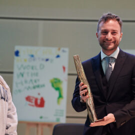 Herausragende Forschung im Bereich seltener Erkrankungen gewürdigt: Der Care-for-Rare Science Award geht an den Bioinformatiker Gianluca Santamaria